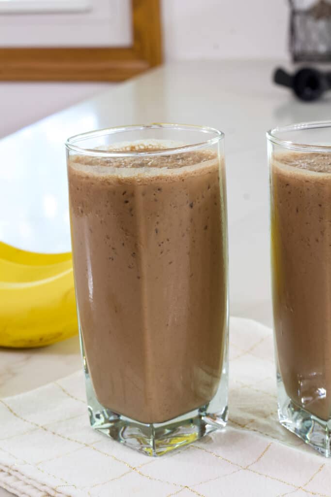 https://www.mindyscookingobsession.com/wp-content/uploads/2023/08/Easy-Healthy-Chocolate-Coffee-Smoothie-Recipe-3-683x1024.jpg