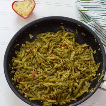 The feature image of a pan full of cooked canned green beans.